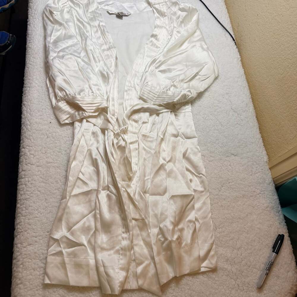Victoria's Secret Robe Size M White Satin